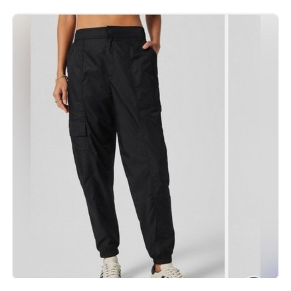 Fabletics NWT Black Cargo Joggers Size Large Water Resistant Relaxed Fit Pants